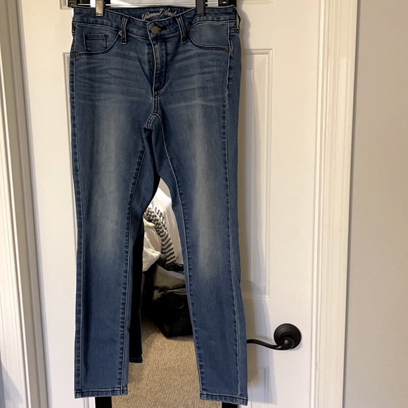 NWOT Universal Thread Mid Rise Jegging - Picture 4 of 6